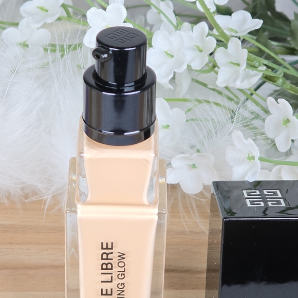 Givenchy Prisme Libre Skin-Caring Glow Foundation Full Size Shade 2-W110 Luxury - Picture 11 of 16